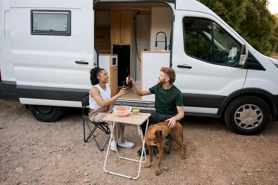 🪑 TABLE & CHAISES PLIABLES – Le confort partout, instantanément