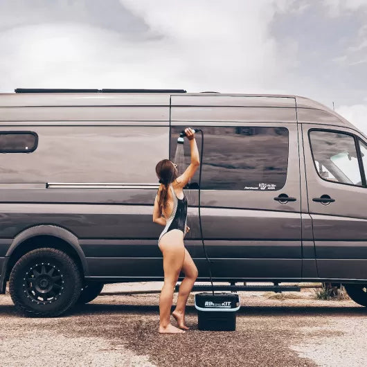 Douche portable RinseKit PRO – Douche autonome haut-de-gamme pour van life